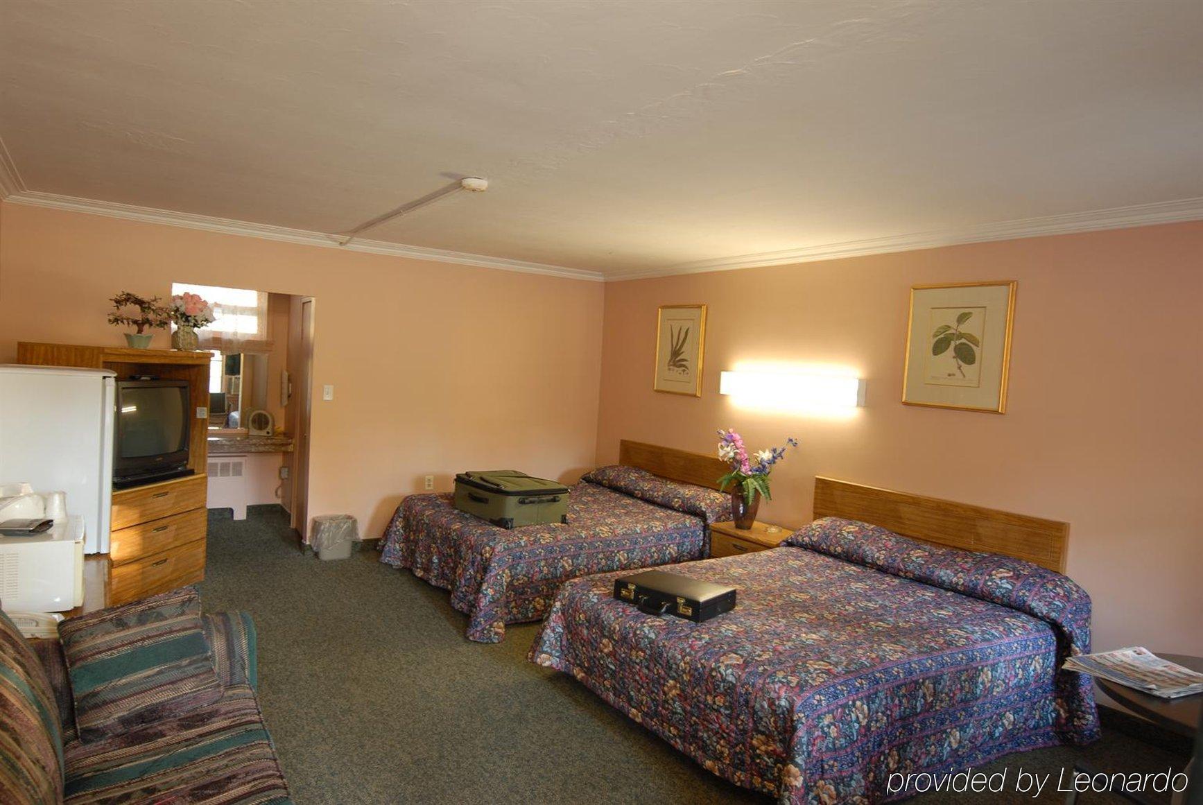 Kings Inn Orillia Room photo