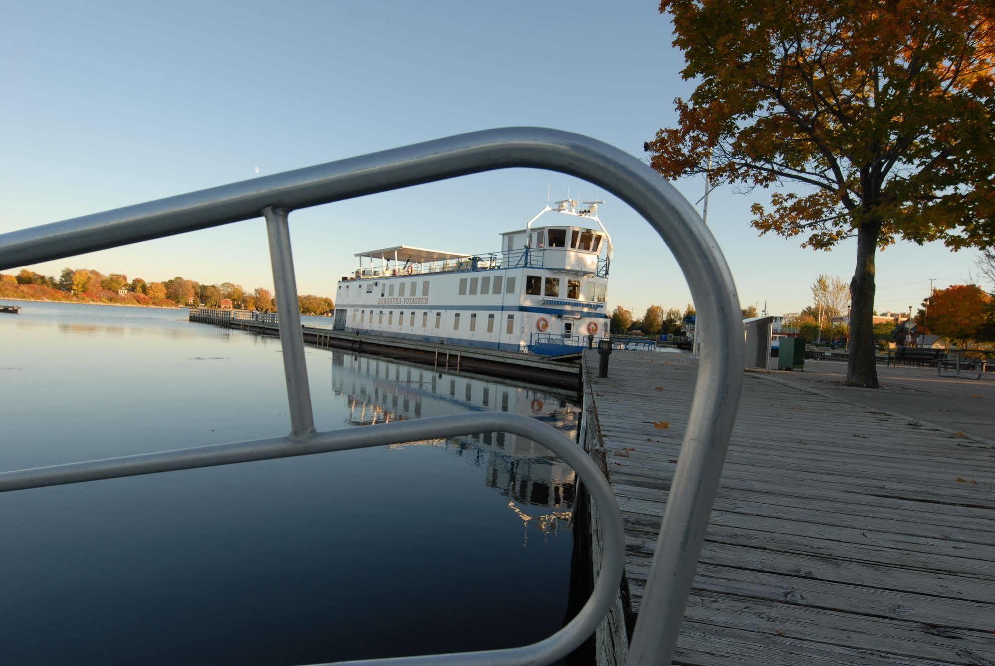 Kings Inn Orillia Exterior photo